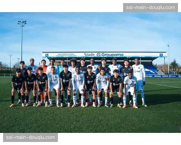 “法甲巡回赛”首次在墨西哥城举办青少年训练营，吸引三千人报名