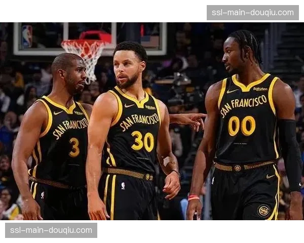 官方宣布：克里斯-保罗与金州勇士达成一年续约协议