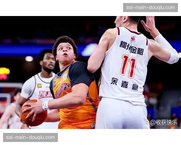 争议判罚！浙江队进球因越位毫米级被判无效，VAR画线引讨论